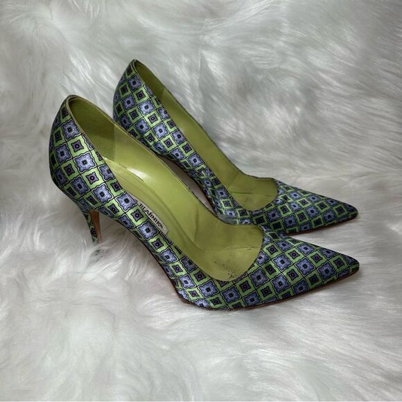 Vintage Manolo Blahnik Pumps - Picture 7 of 10